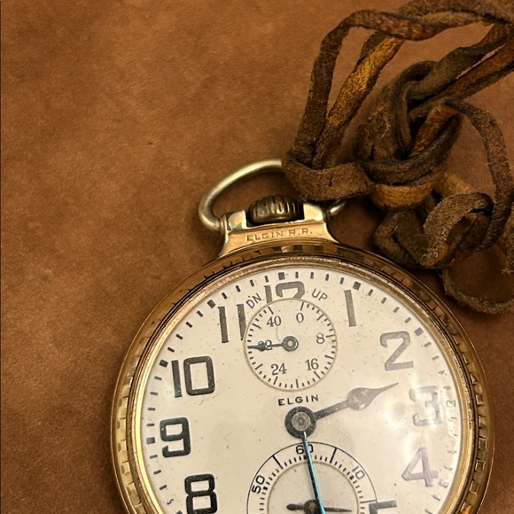 Elgin R.R. BW Raymond c1920-44 - Picture 2 of 8